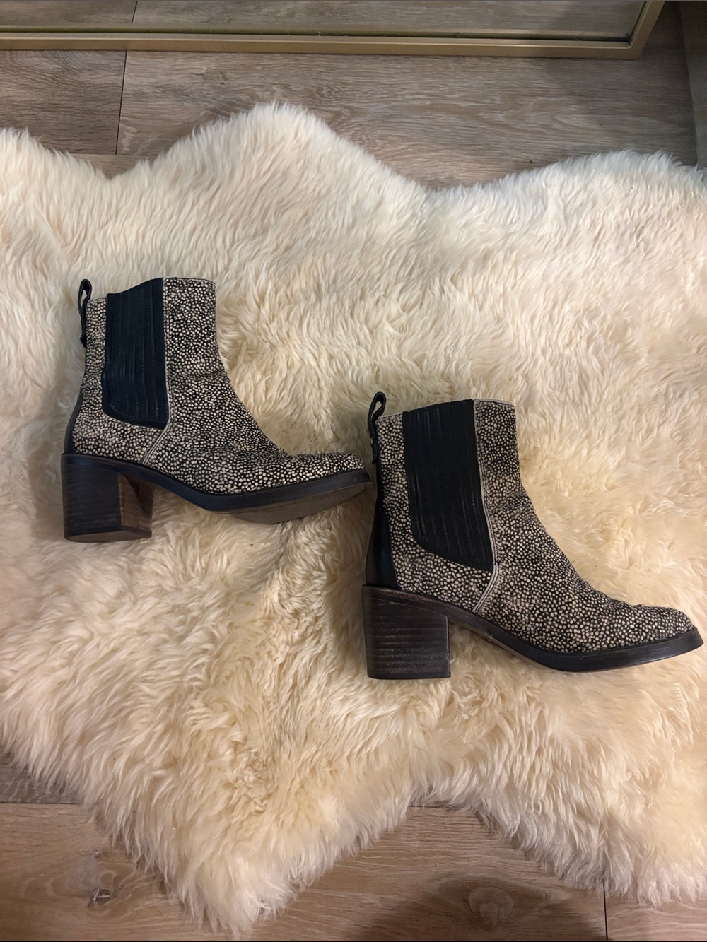 Ugg  Limited Edition Chelsea Speckled Deer Print Ankle Boots - Black/Beige